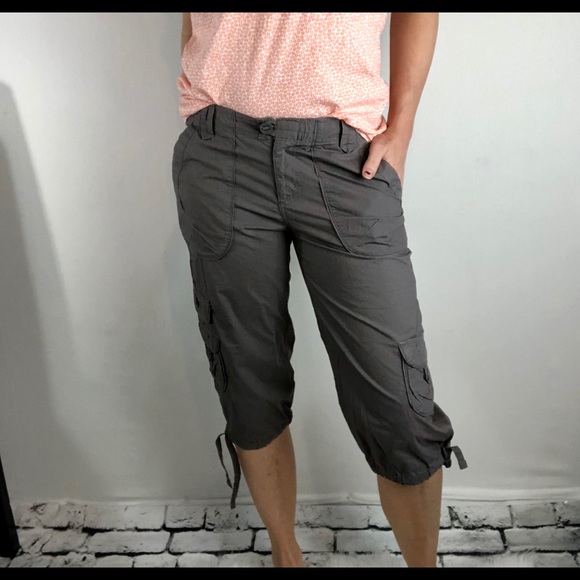 women's capri cargo shorts